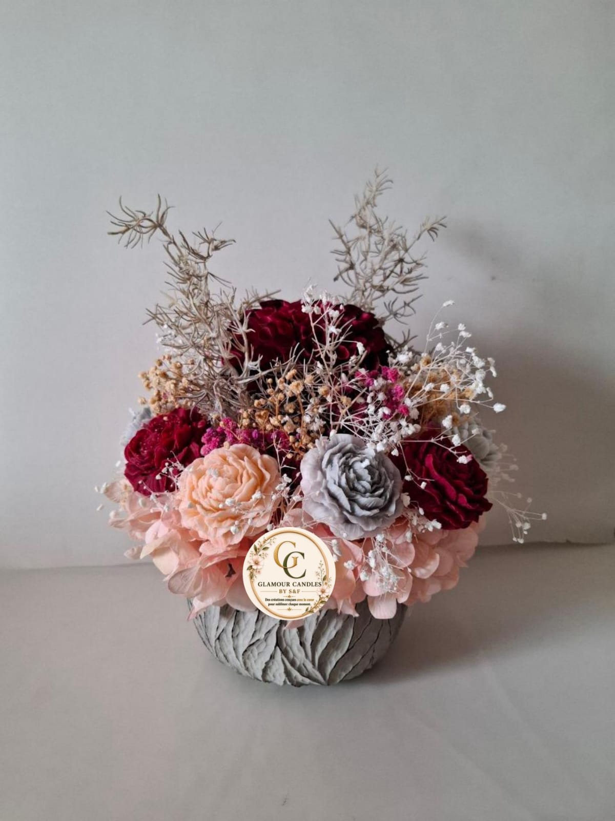 Bougie artisanale en forme de bouquet floral, fabriquée à la main au Maroc